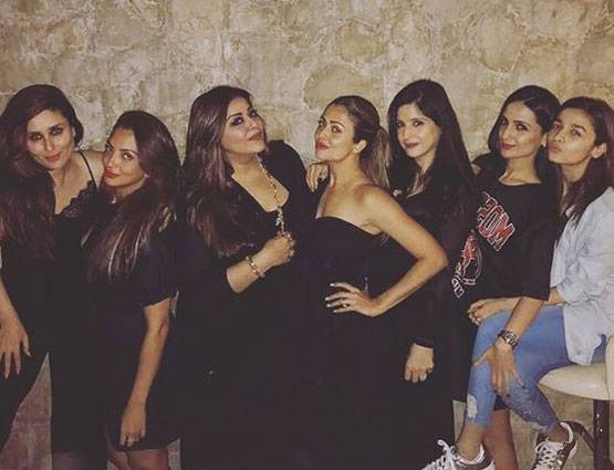 इतना सकुचाते हुए करीना कहां जा रही हैं...