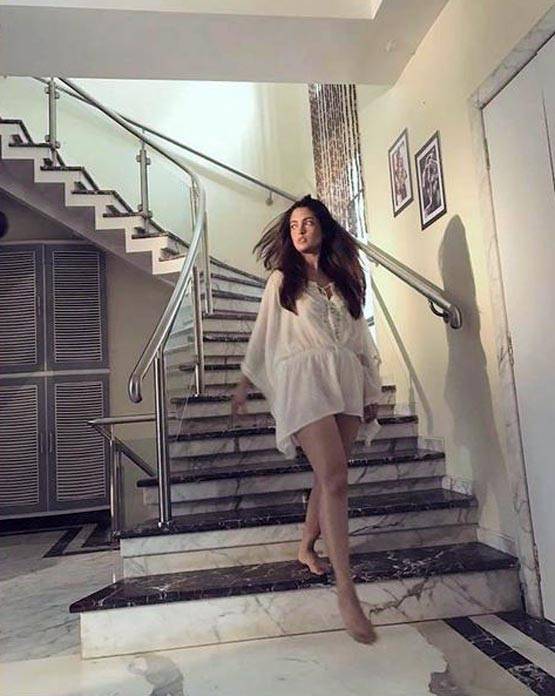 PHOTOS: एक समय MMS हुआ था लीक, अब कराया TOPLESS PHOTOSHOOT