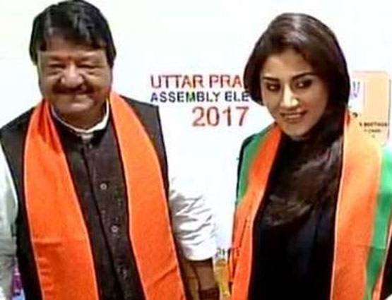 बॉलीवुड के इन टॉप सितारों पर चढ़ा भगवा रंग, देखें BJP के ग्लैमरस चेहरे