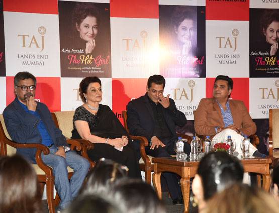 सलमान ने लॉन्च की आशा पारेख की बायोग्राफी The Hit Girl
