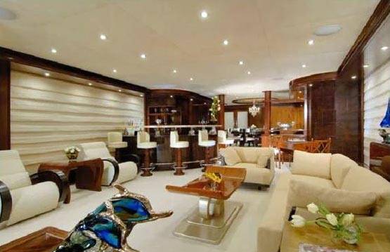 11 हजार करोड़ में बना है मुकेश का घर 'एंटीलिया', देखें PHOTOS