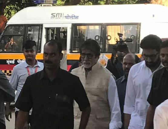 पापा के निधन पर ऐसे दिखे अक्षय खन्ना, अमिताभ समेत पहुंचे ये सेलेब्स