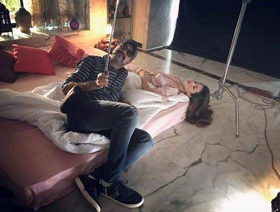 PHOTOS: एक समय MMS हुआ था लीक, अब कराया TOPLESS PHOTOSHOOT