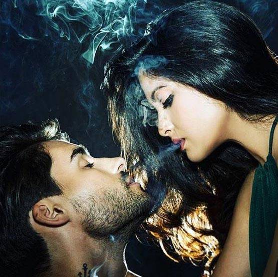 PHOTOS: एक समय MMS हुआ था लीक, अब कराया TOPLESS PHOTOSHOOT