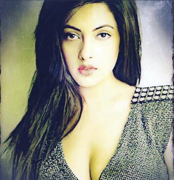 PHOTOS: एक समय MMS हुआ था लीक, अब कराया TOPLESS PHOTOSHOOT