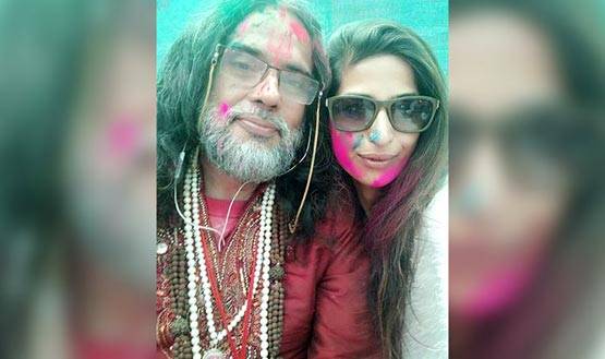 SHOCKING: स्वामी ओम कर रहे हैं अपनी 'बेटी' को डेट!