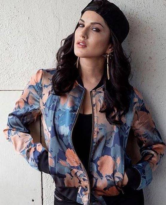 'अश्लील' एड पर बवाल, सनी बोलीं- सही और गलत सरकार तय करेगी