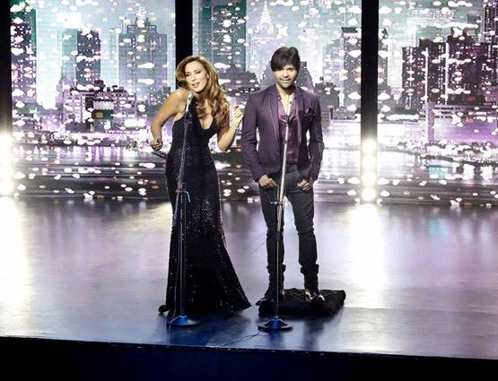 PHOTOS:हिमेश रेशमिया के साथ रोमांटिक हुईं सलमान की 'गर्लफ्रेंड'