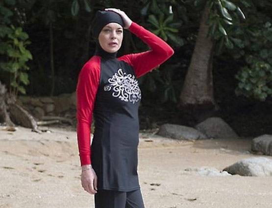 इस एक्ट्रेस से पहना बिकिनी पर बुर्का, PHOTOS हो रहीं वायरल