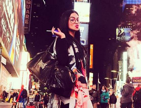 सेनेटरी पैड टैक्स फ्री चाहती है ये मॉडल, इन PHOTOS से सुर्खियों में