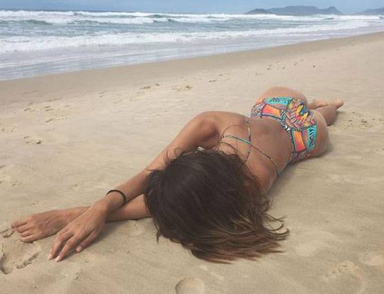 DESI BOYZ की इस एक्ट्रेस ने करवाया TOPLESS PHOTOSHOOT