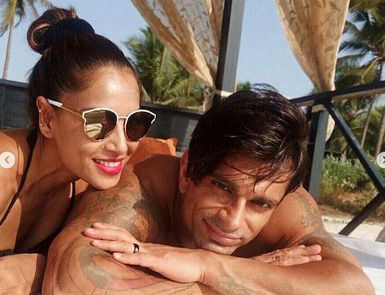 PHOTOS: गोवा में अपनी पहली वेडिंग एनिवर्सरी सेलिब्रेट कर रहे हैं करण और बिपाशा