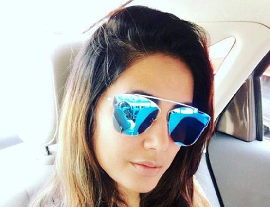 अक्षरा ने उतारी साड़ी, एक्शन दिखाने की अब है तैयारी...