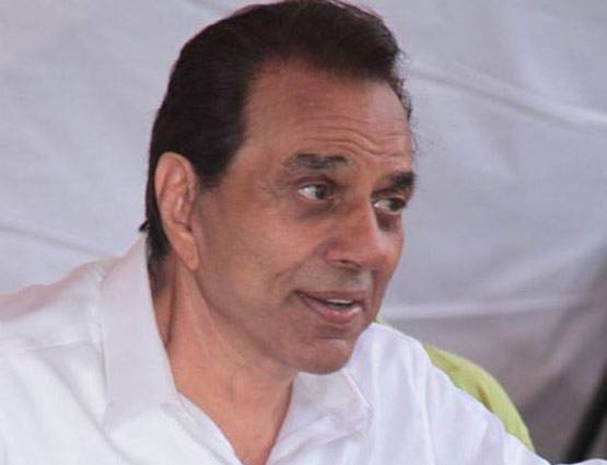 बॉलीवुड के इन टॉप सितारों पर चढ़ा भगवा रंग, देखें BJP के ग्लैमरस चेहरे