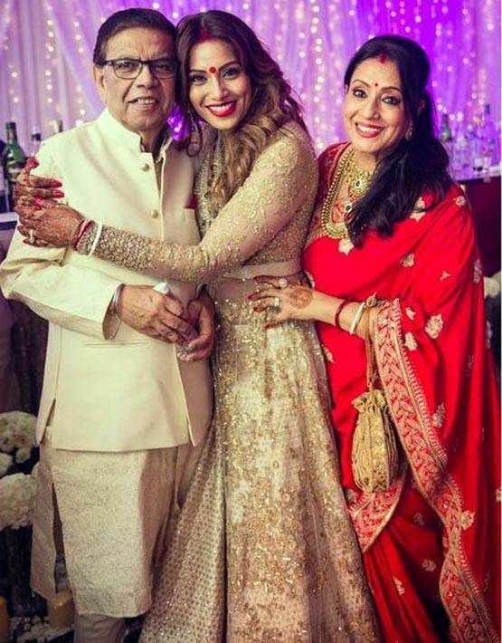 करण-बिपाशा की शादी को हुए एक साल, देखें उनकी शादी का ALBUM