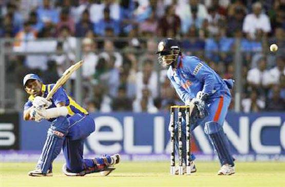 World Cup- आखिरी 6 बॉल की कहानी: ...और धोनी के सिक्सर से रुक गया वक्त