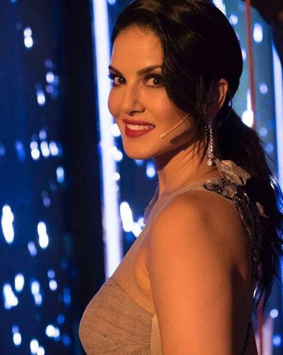 'अश्लील' एड पर बवाल, सनी बोलीं- सही और गलत सरकार तय करेगी