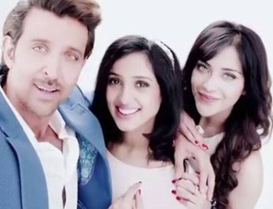 रितिक को नहीं पता, उनके साथ खड़ी ये एक्ट्रेस कौन हैं?