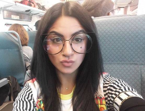 सेनेटरी पैड टैक्स फ्री चाहती है ये मॉडल, इन PHOTOS से सुर्खियों में