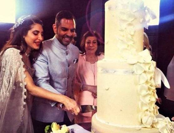 तीसरी शादी का सेलिब्रेशन करते दिखे करिश्मा कपूर के EX-हसबैंड