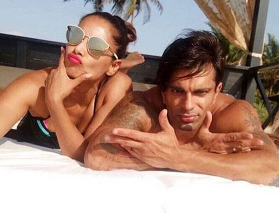 PHOTOS: गोवा में अपनी पहली वेडिंग एनिवर्सरी सेलिब्रेट कर रहे हैं करण और बिपाशा