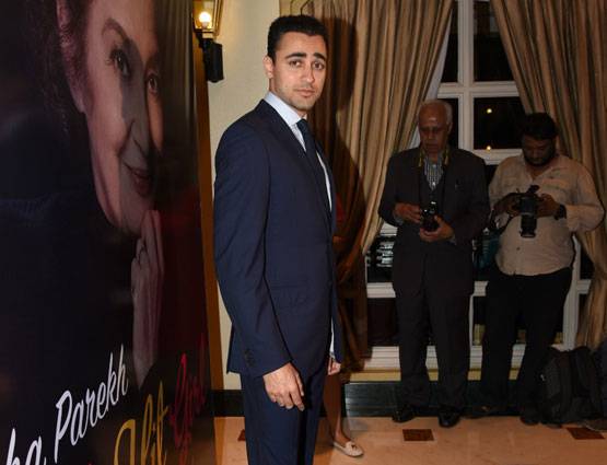 सलमान ने लॉन्च की आशा पारेख की बायोग्राफी The Hit Girl