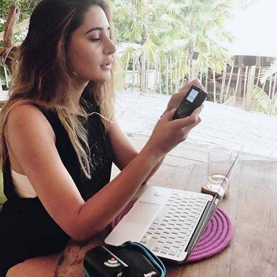 ये एक्ट्रेस है सोशल मीडिया की रॉकस्टार, वायरल हो रही हैं PHOTOS