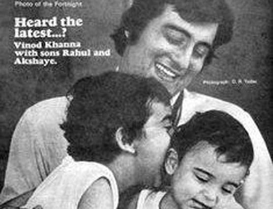 गुलजार नहीं चाहते थे विनोद खन्ना बने विलेन, शेयर की ये PHOTOS