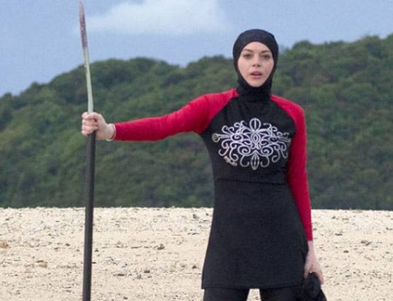 इस एक्ट्रेस से पहना बिकिनी पर बुर्का, PHOTOS हो रहीं वायरल