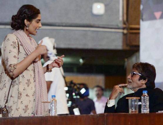 PHOTOS: PADMAN में अमिताभ भी आएंगे नजर, दिल्ली में अक्षय के साथ शूटिंग