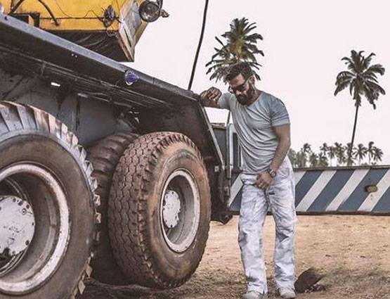 फिल्मों के बाद अब टीवी पर दिखेंगे सुनील शेट्टी, होस्ट करेंगे इस रिएलिटी शो को