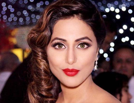 अक्षरा ने उतारी साड़ी, एक्शन दिखाने की अब है तैयारी...