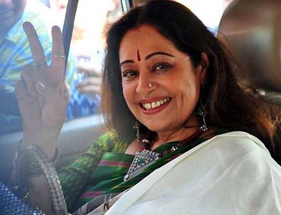 बॉलीवुड के इन टॉप सितारों पर चढ़ा भगवा रंग, देखें BJP के ग्लैमरस चेहरे