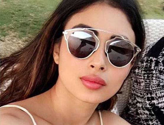 मौनी रॉय की इन फोटोज को देखकर आप हो जाएंगे दीवाने