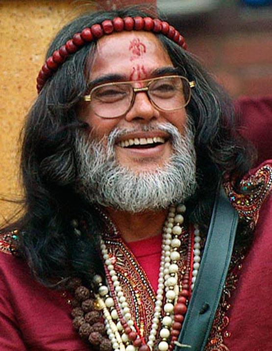 SHOCKING: स्वामी ओम कर रहे हैं अपनी 'बेटी' को डेट!