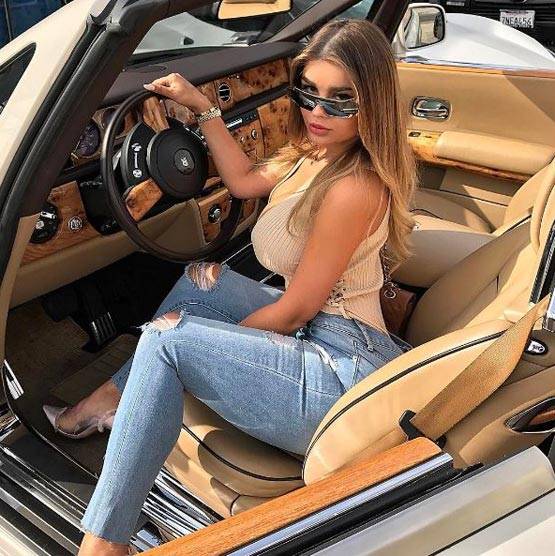 PHOTOS: रशियन ‘किम कार्दशियन’ ने बिना सर्जरी पाया ऐसा फिगर