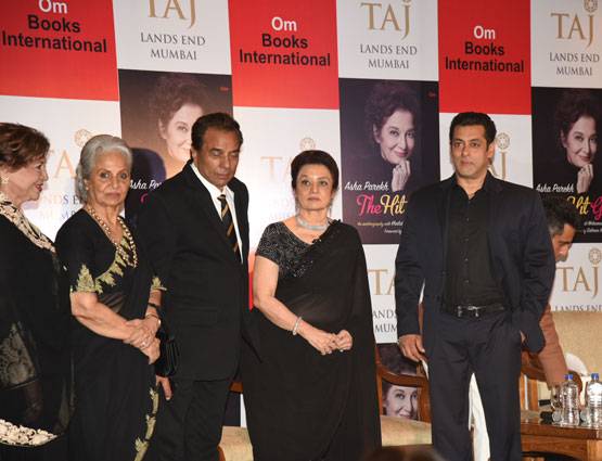 सलमान ने लॉन्च की आशा पारेख की बायोग्राफी The Hit Girl