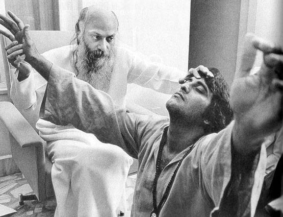 गुलजार नहीं चाहते थे विनोद खन्ना बने विलेन, शेयर की ये PHOTOS