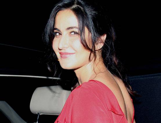 रेड टॉप में फैमिली के साथ दिखीं कटरीना, कहां थे 'बॉडीगार्ड'