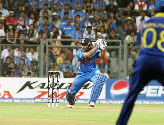 World Cup- आखिरी 6 बॉल की कहानी: ...और धोनी के सिक्सर से रुक गया वक्त