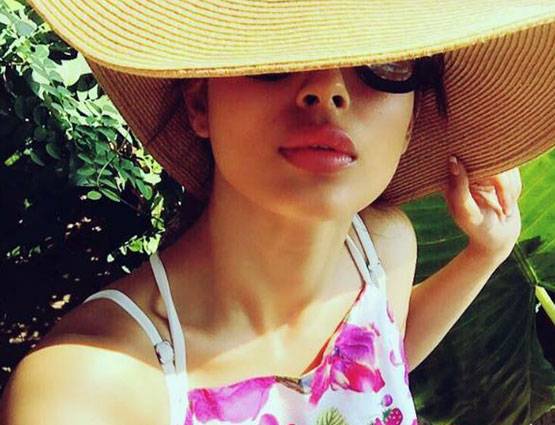 मौनी रॉय की इन फोटोज को देखकर आप हो जाएंगे दीवाने