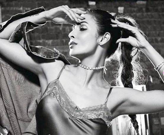 मैग्जीन के कवर पेज पर छाईं मलाइका और अमृता, देखें PHOTOS