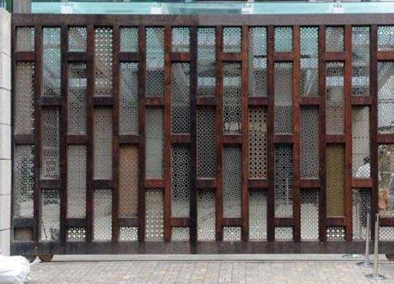 11 हजार करोड़ में बना है मुकेश का घर 'एंटीलिया', देखें PHOTOS