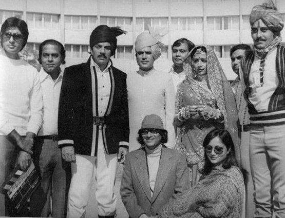 गुलजार नहीं चाहते थे विनोद खन्ना बने विलेन, शेयर की ये PHOTOS