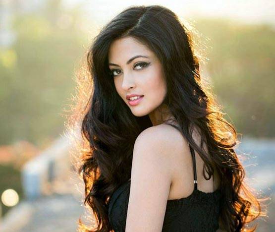 PHOTOS: एक समय MMS हुआ था लीक, अब कराया TOPLESS PHOTOSHOOT