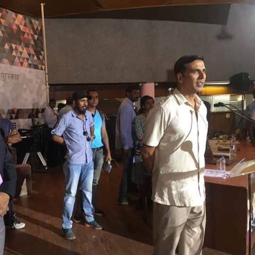 PHOTOS: PADMAN में अमिताभ भी आएंगे नजर, दिल्ली में अक्षय के साथ शूटिंग