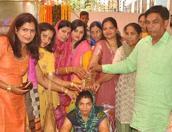 शादी की रिंग में उतरीं साक्षी मलिक, बिना दहेज के पूरी हुई रस्में