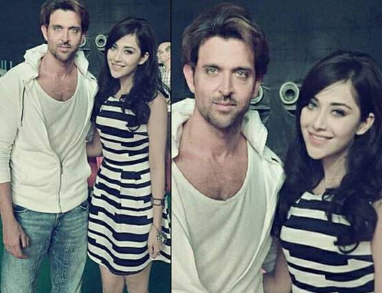 रितिक को नहीं पता, उनके साथ खड़ी ये एक्ट्रेस कौन हैं?