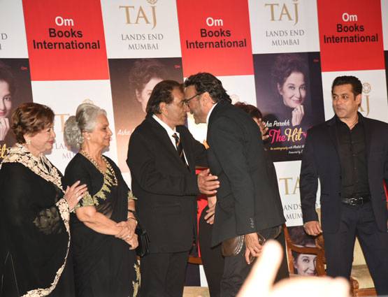 सलमान ने लॉन्च की आशा पारेख की बायोग्राफी The Hit Girl