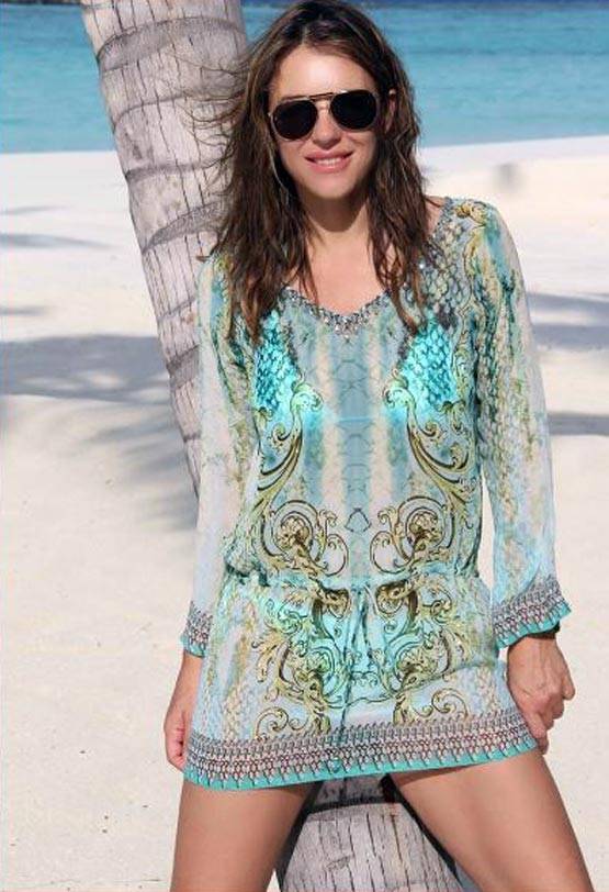 जो भी कर रहे हैं छोड़िए, 51 साल की इस हॉट बेब से जीना सीखिए...